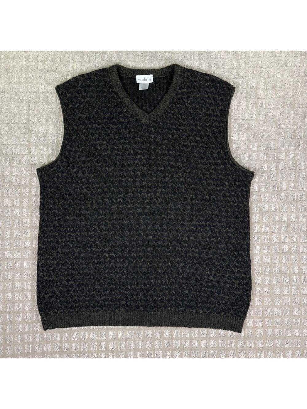Outline V Neck Sweater Vest L